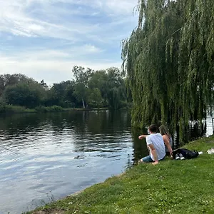 Apartment Zimmer Im Gruenen An Der Alster, Hamburg