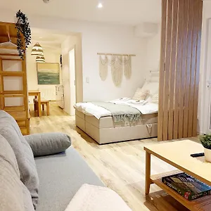 Apartment Gemuetliches 2 Ambient Mit Queensize-bett , Etagenbett& Schlafsofa In Alsternaehe, Hamburg